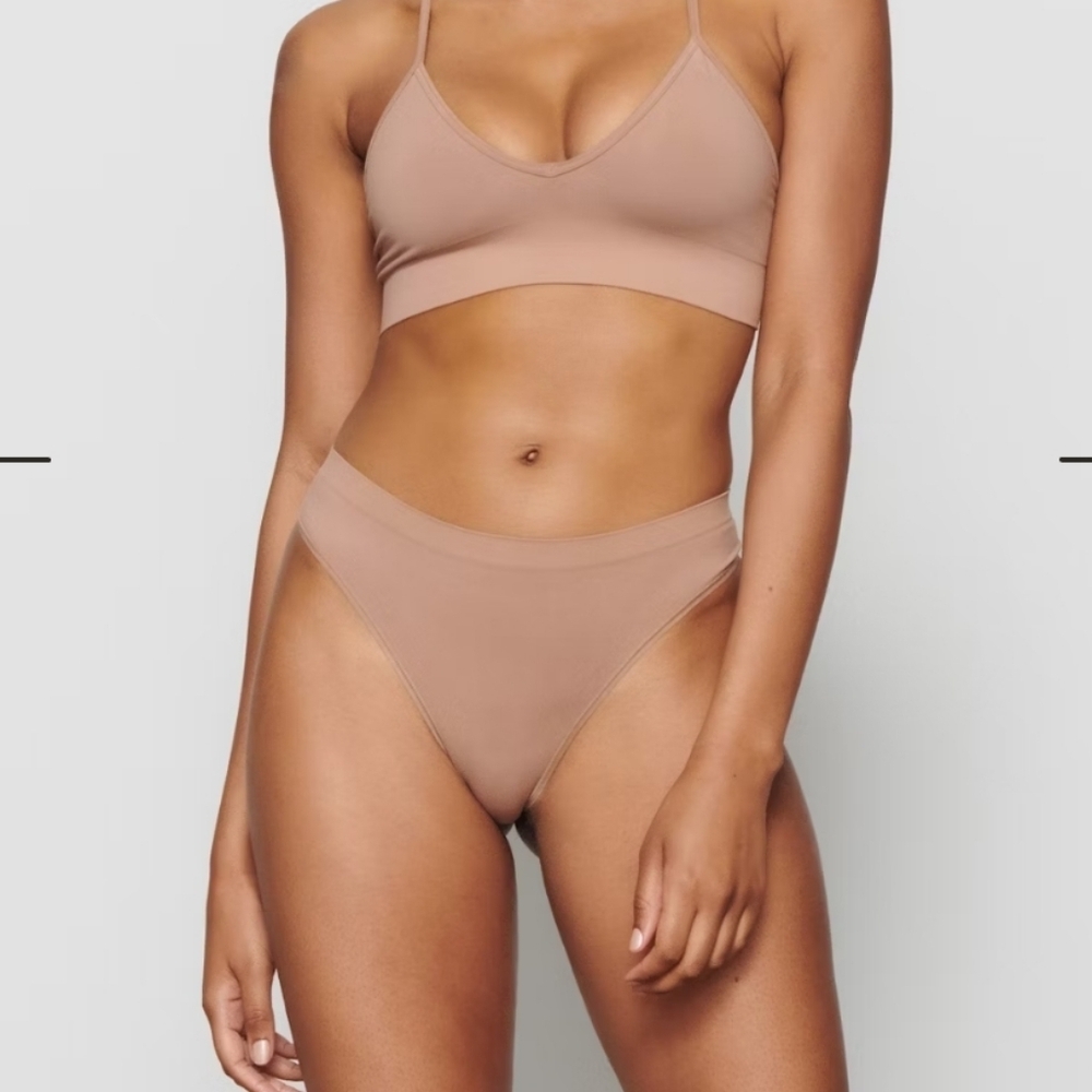 Skims Soft Smoothing Thong
